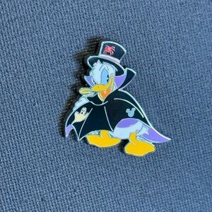 Disney Hidden Disney Pin 2025 – Donald Duck Halloween WDW